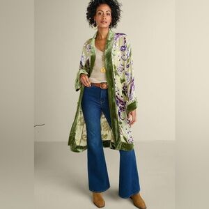 BNWT  
Soft Surroundings Nomi Silk Blend Velvet Kimono

Purple/Green Paisley